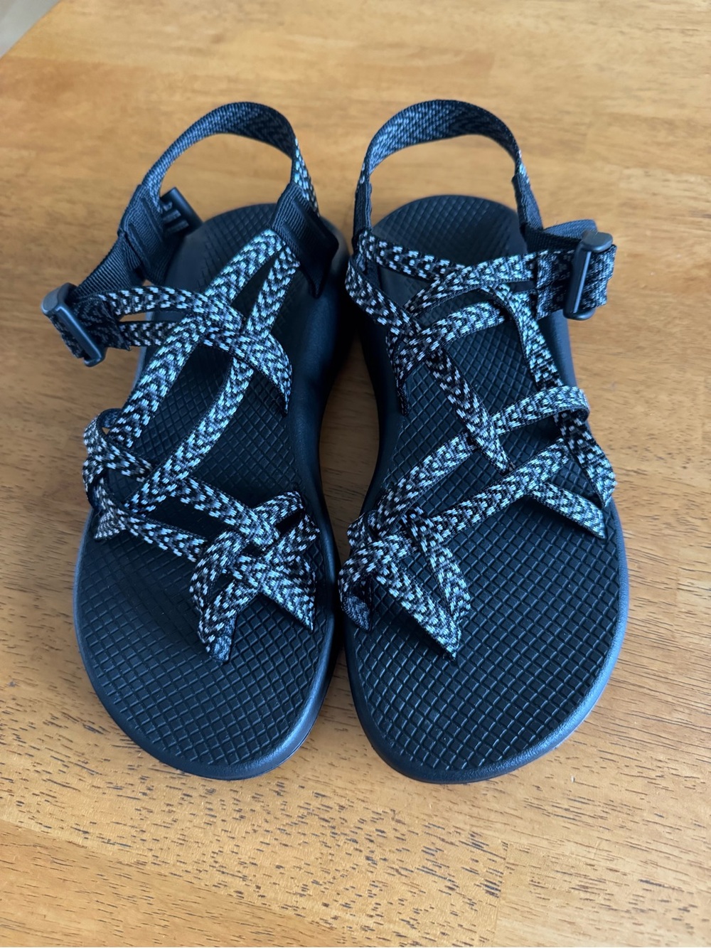 Chaco Women's Sz 7 Like New Sandals Black and White